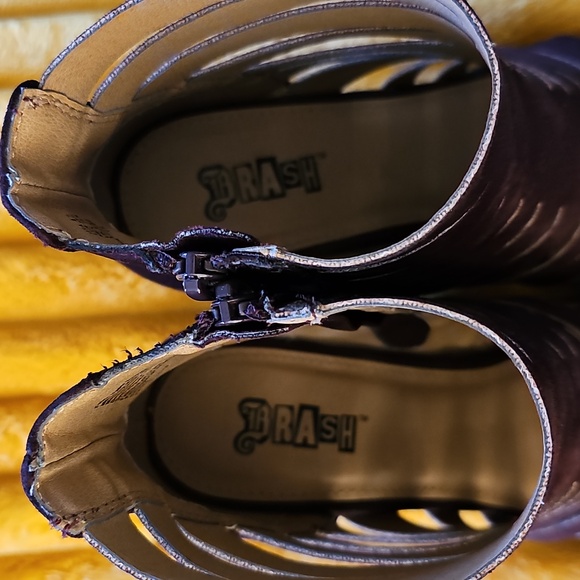 Sandals - Picture 10 of 16